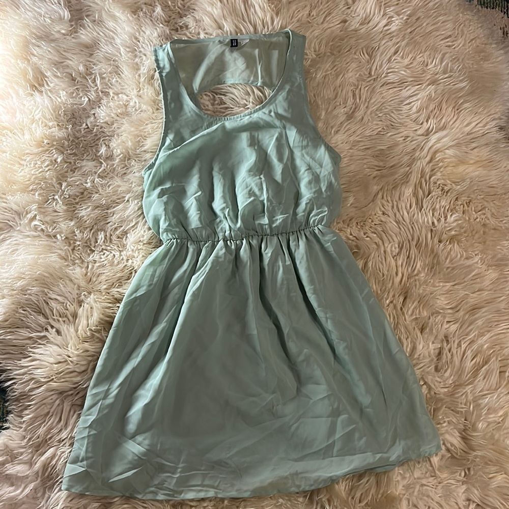 Divided H&M size 6 green dress open back. Lined with elastic waist.